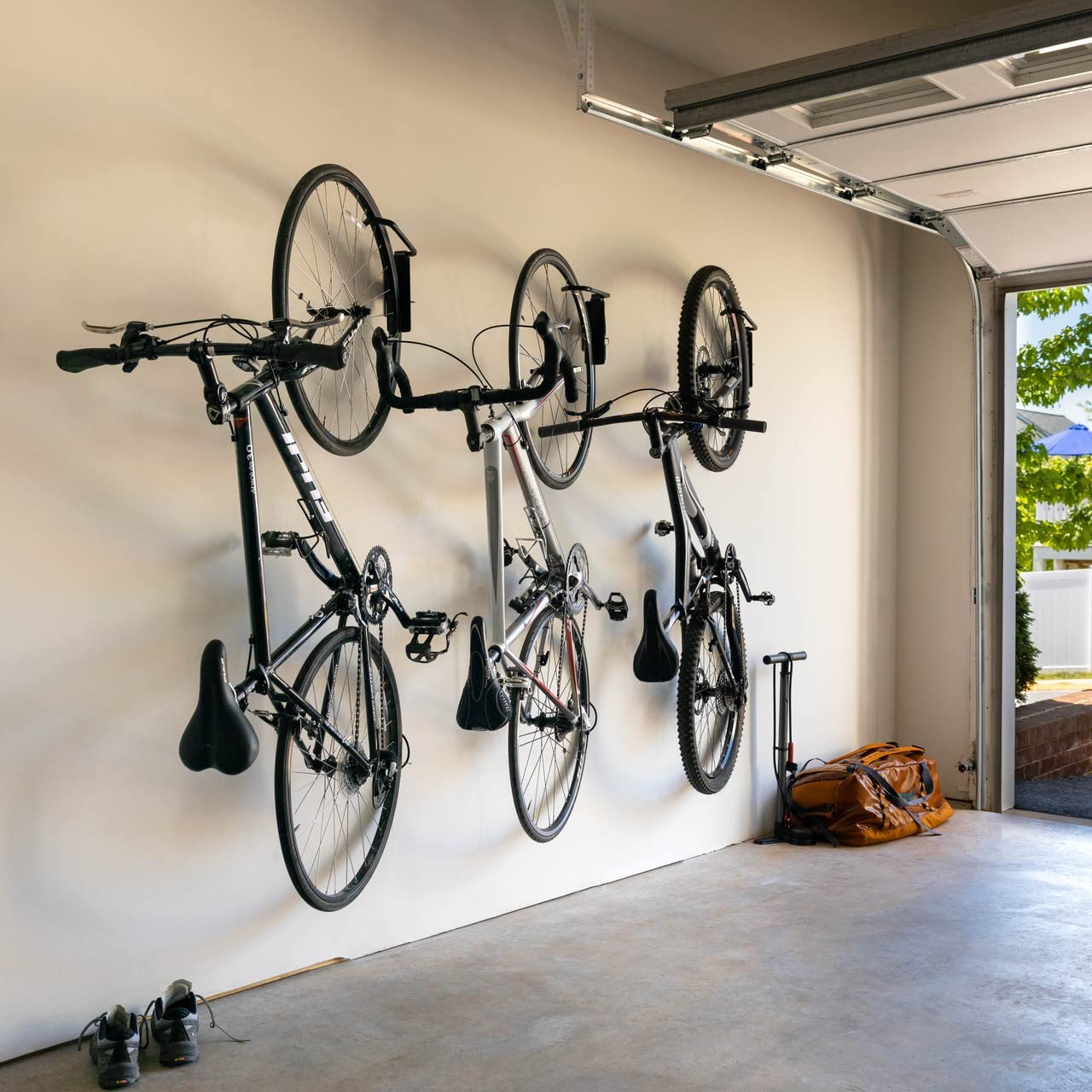 Zwart draaibaar fiets ophangsysteem