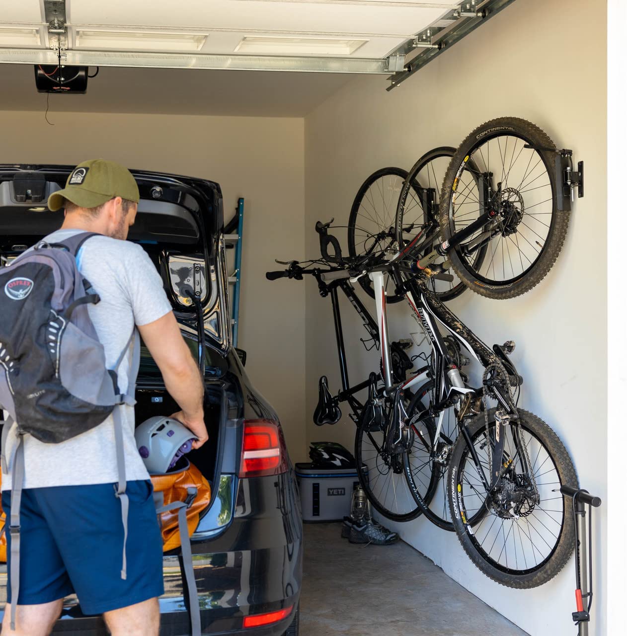 Zwart draaibaar fiets ophangsysteem